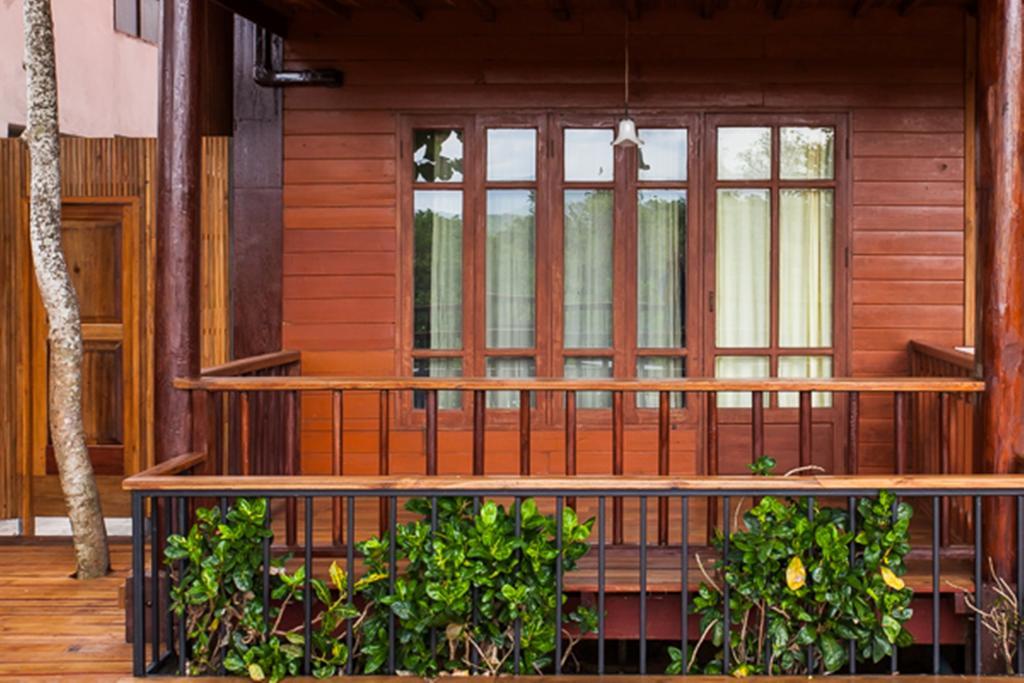 Riverhouse-The Teak House Mae Sariang Exteriér fotografie